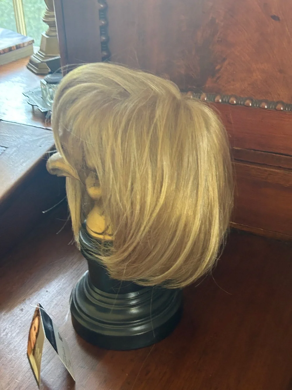 Henry Margu NWT Ash Blonde 14H Long Bob Fringe Wig Style 4745 Kelly Petite Avg